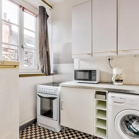 Apartment Studio 2 Steps From The Cathedral Of Nantes!